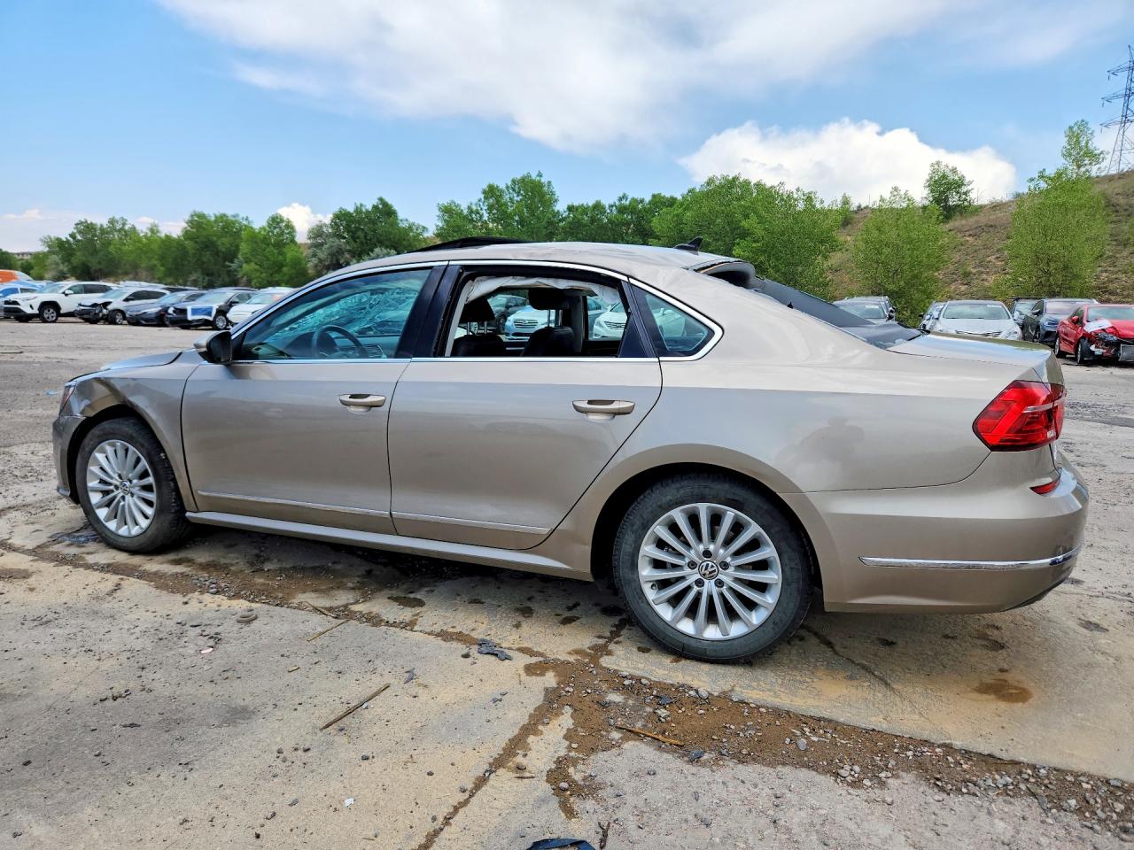 2016 VOLKSWAGEN PASSAT