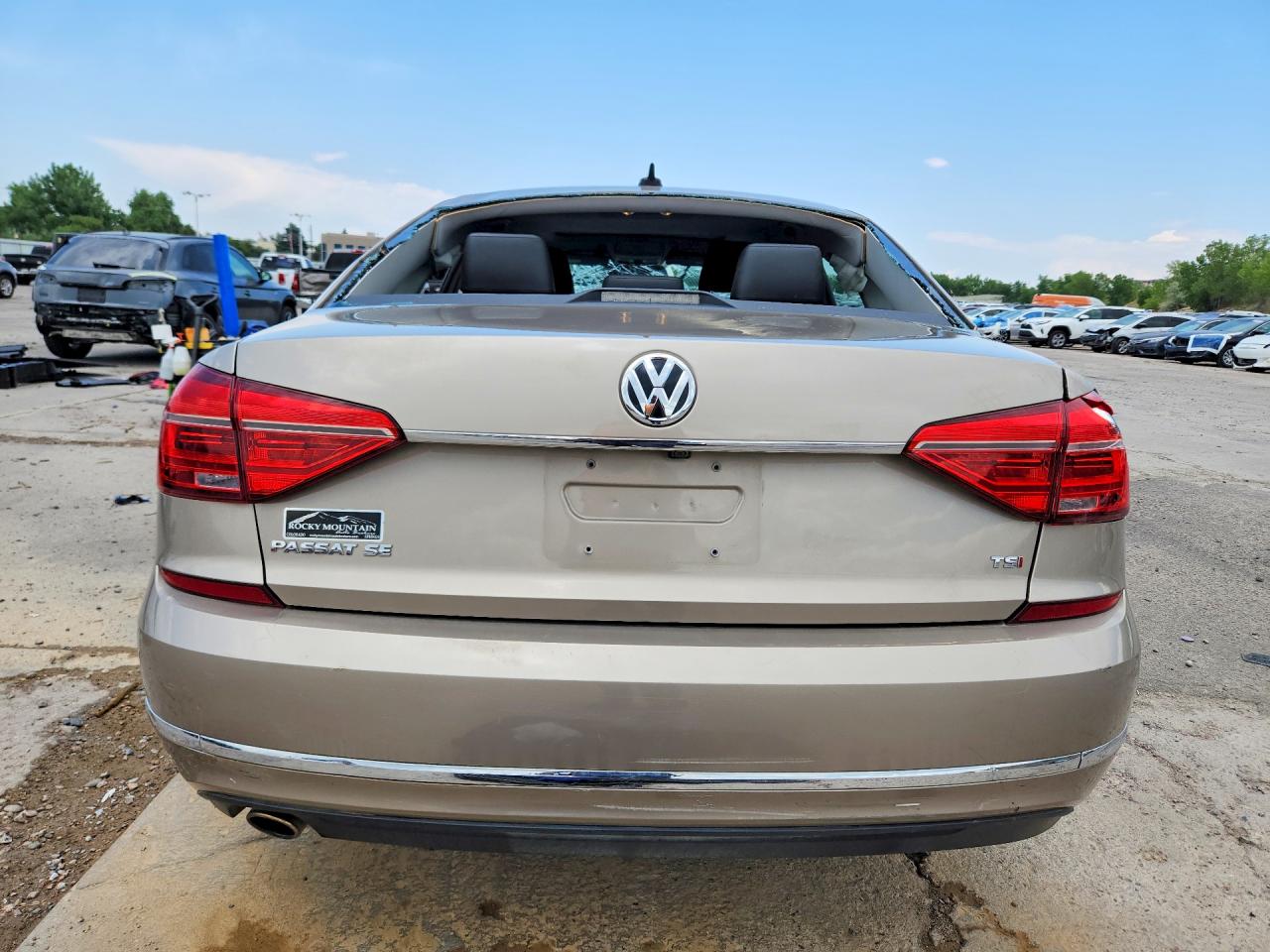 2016 VOLKSWAGEN PASSAT