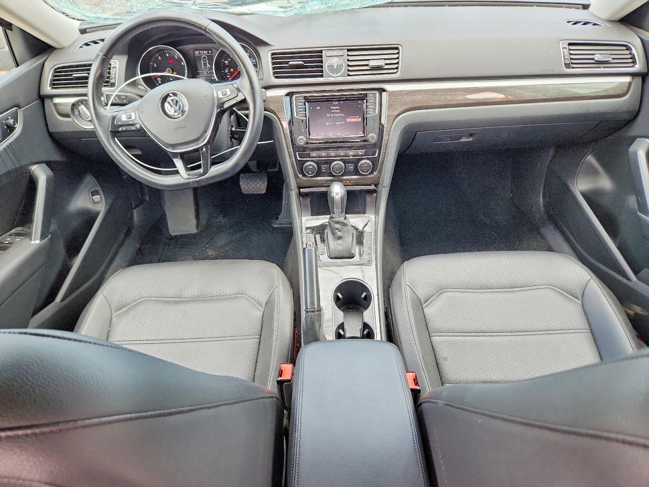 2016 VOLKSWAGEN PASSAT