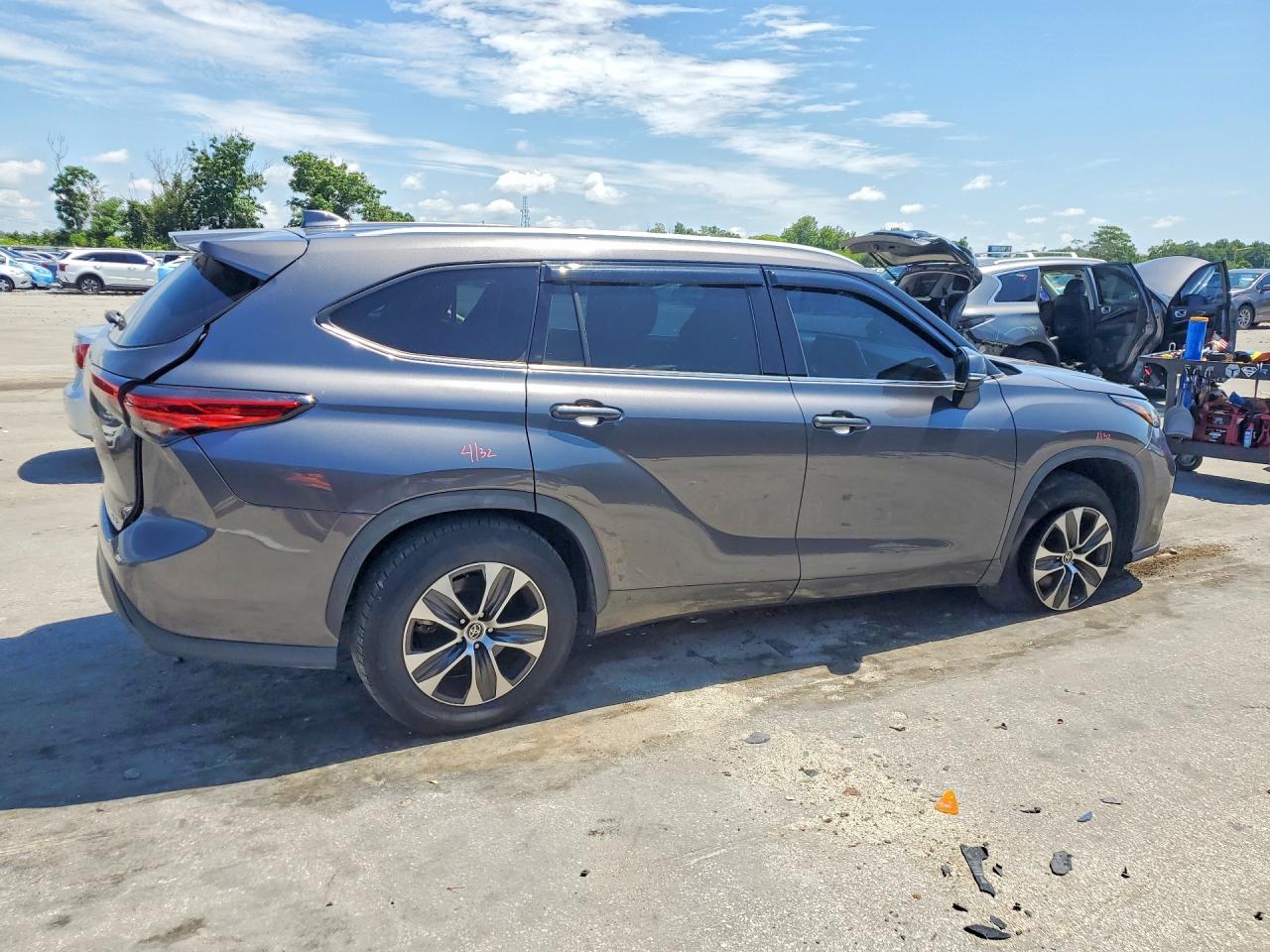 2022 TOYOTA HIGHLANDER
