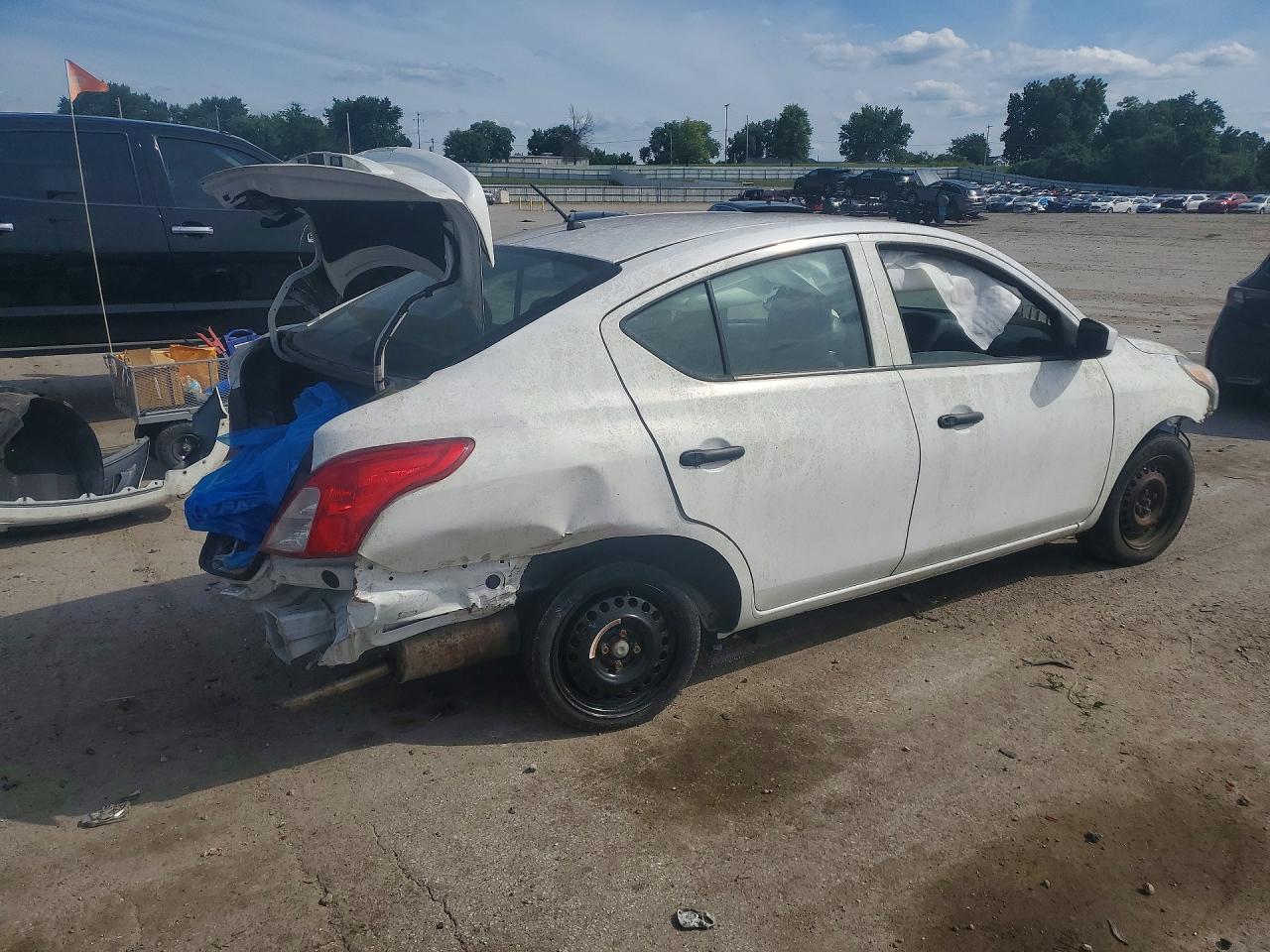 2017 NISSAN VERSA