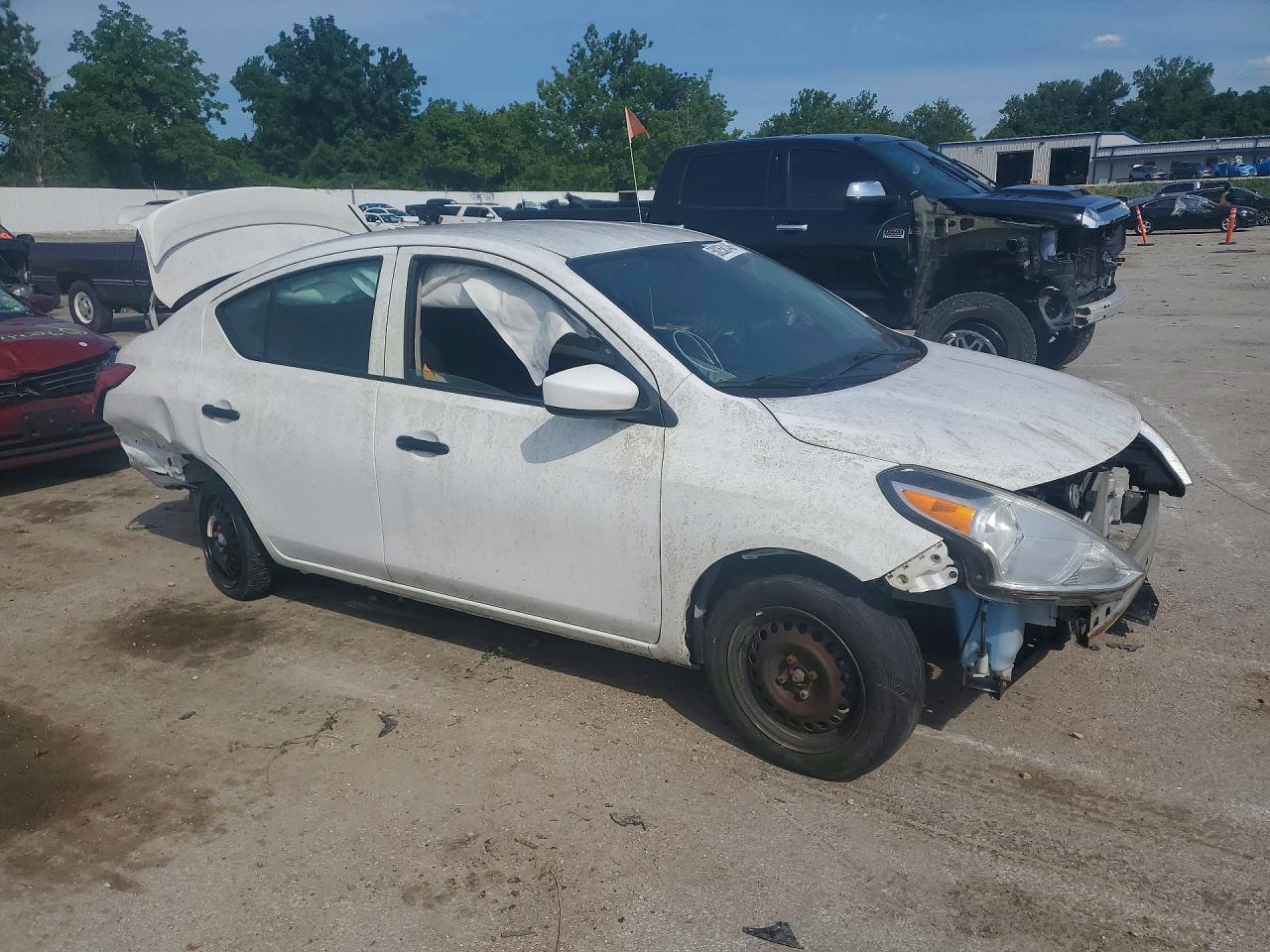 2017 NISSAN VERSA