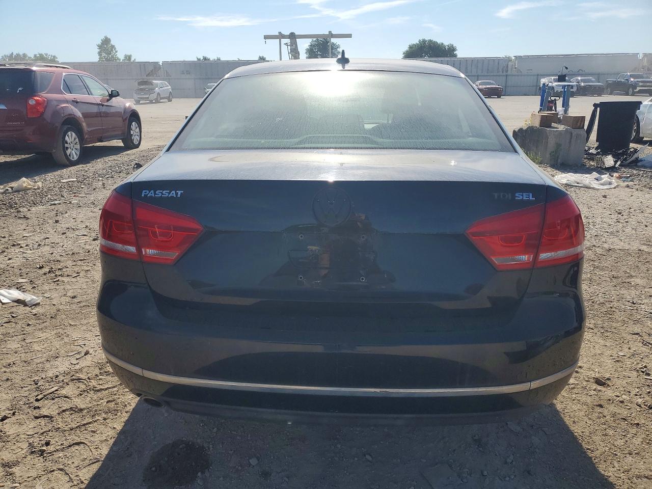 2013 VOLKSWAGEN PASSAT