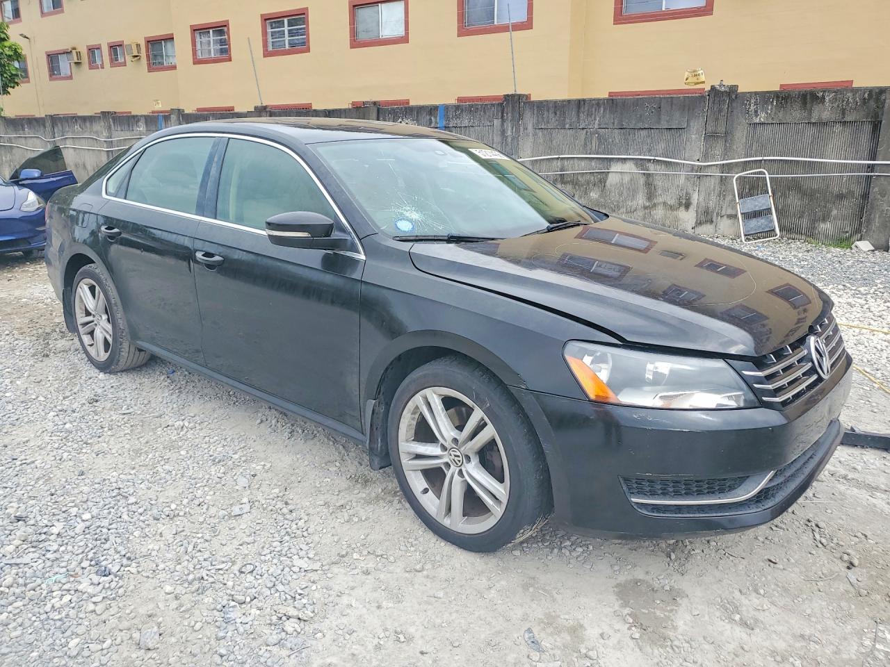 2014 VOLKSWAGEN PASSAT