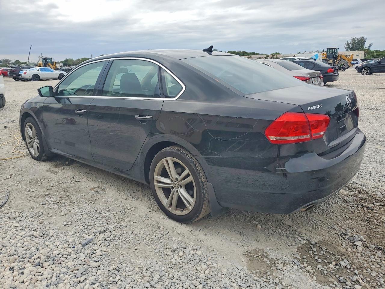 2014 VOLKSWAGEN PASSAT