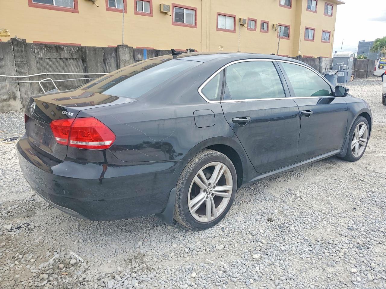 2014 VOLKSWAGEN PASSAT