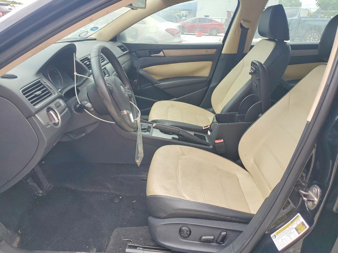 2014 VOLKSWAGEN PASSAT