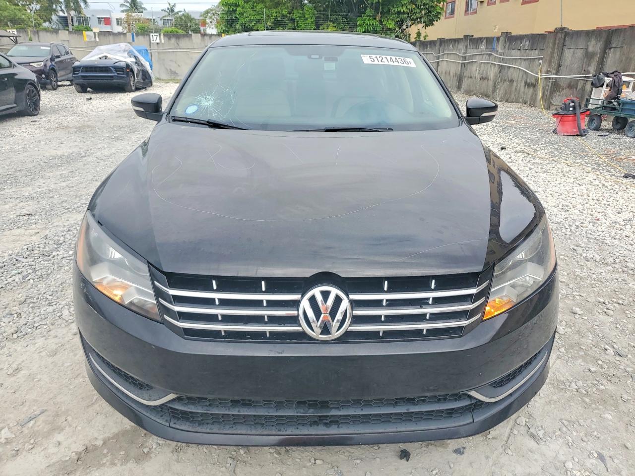 2014 VOLKSWAGEN PASSAT