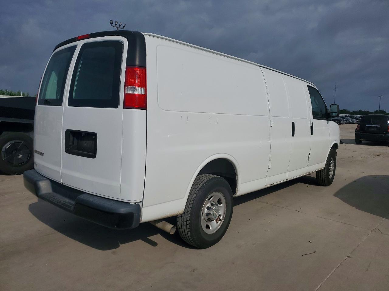 2022 CHEVROLET EXPRESS