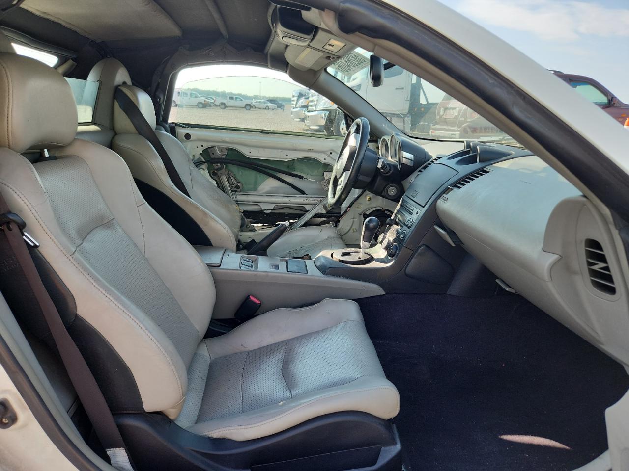 2005 NISSAN 350Z