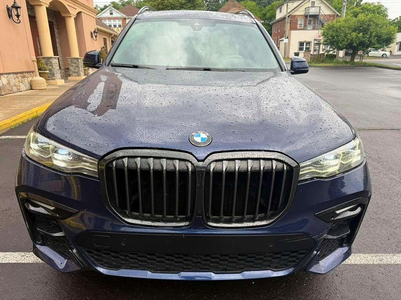 2022 BMW X7