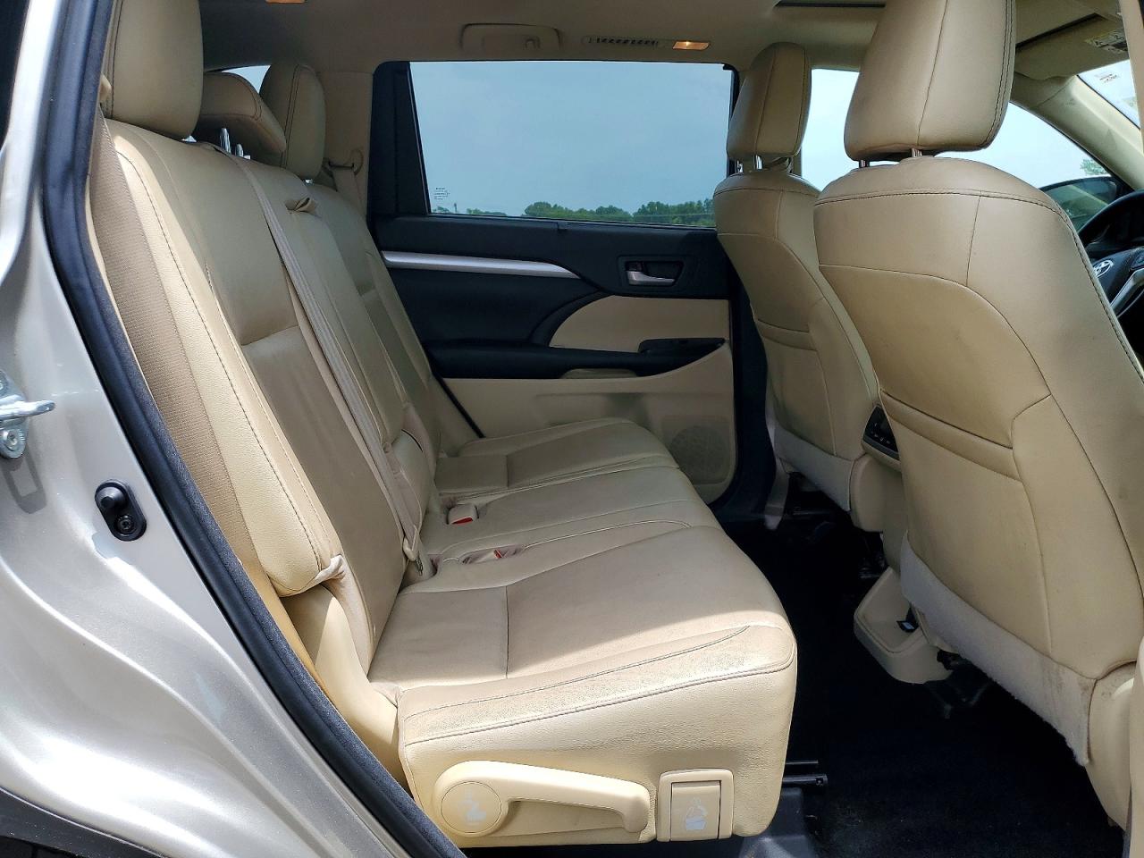 2016 TOYOTA HIGHLANDER