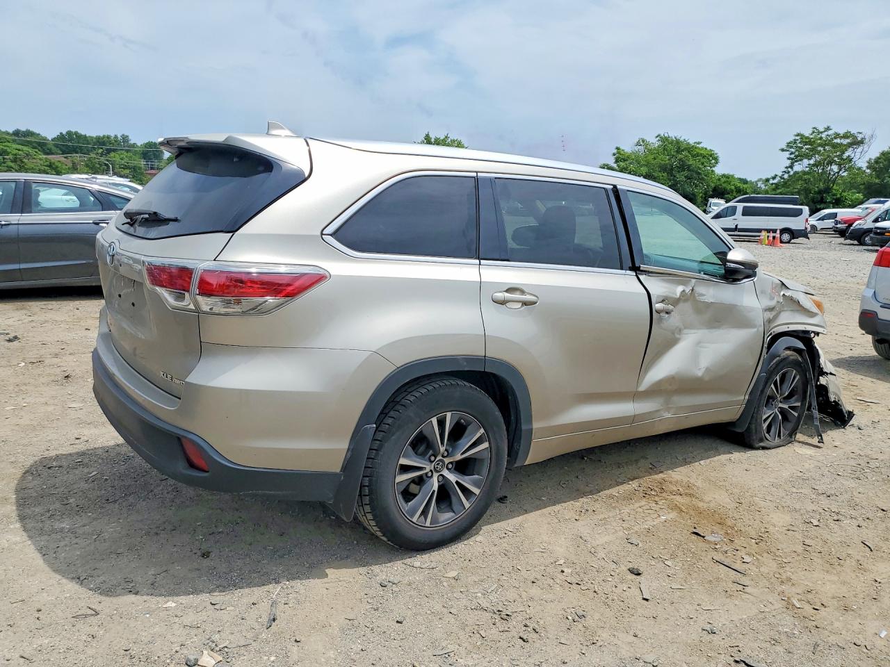2016 TOYOTA HIGHLANDER