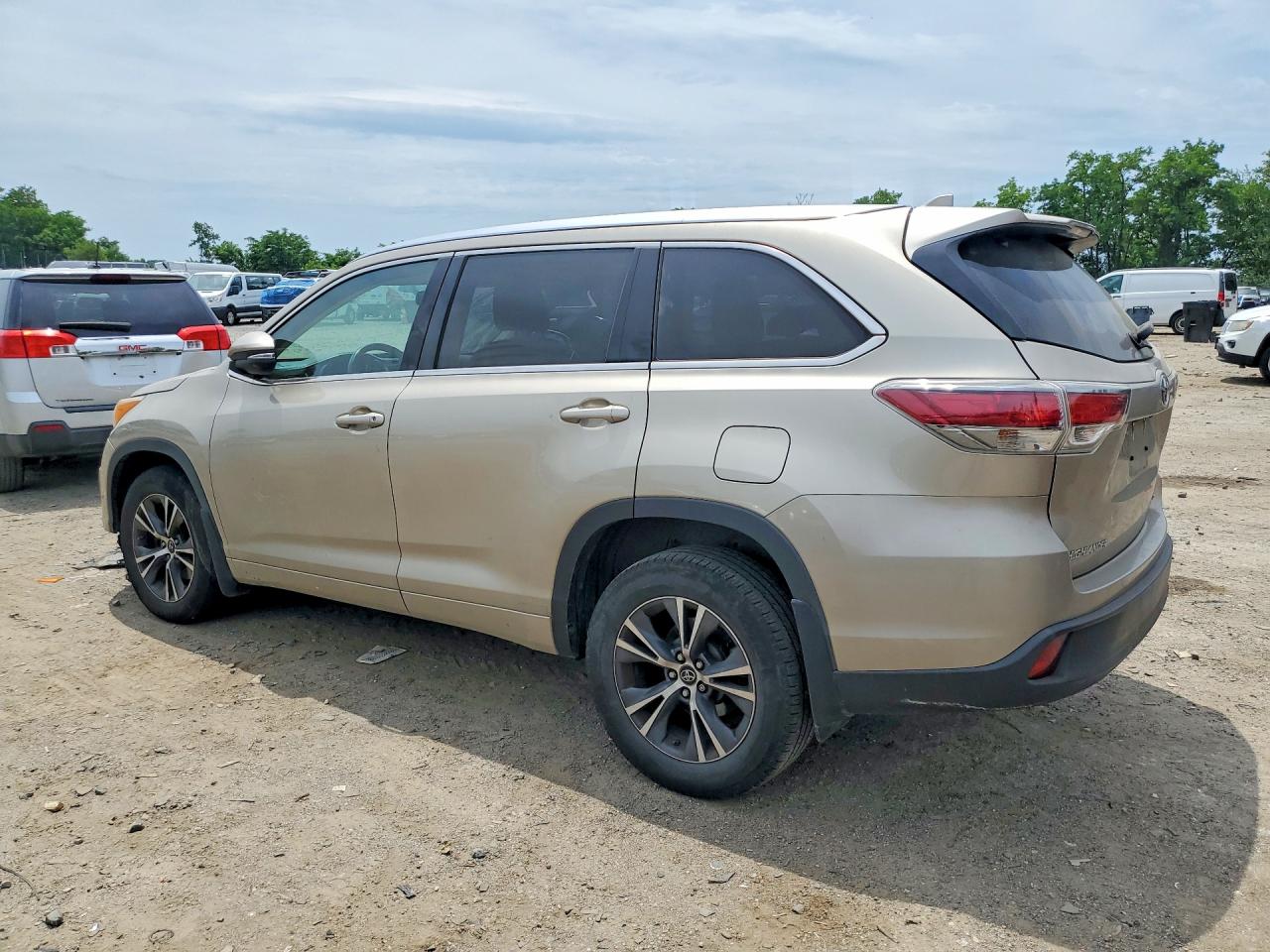 2016 TOYOTA HIGHLANDER