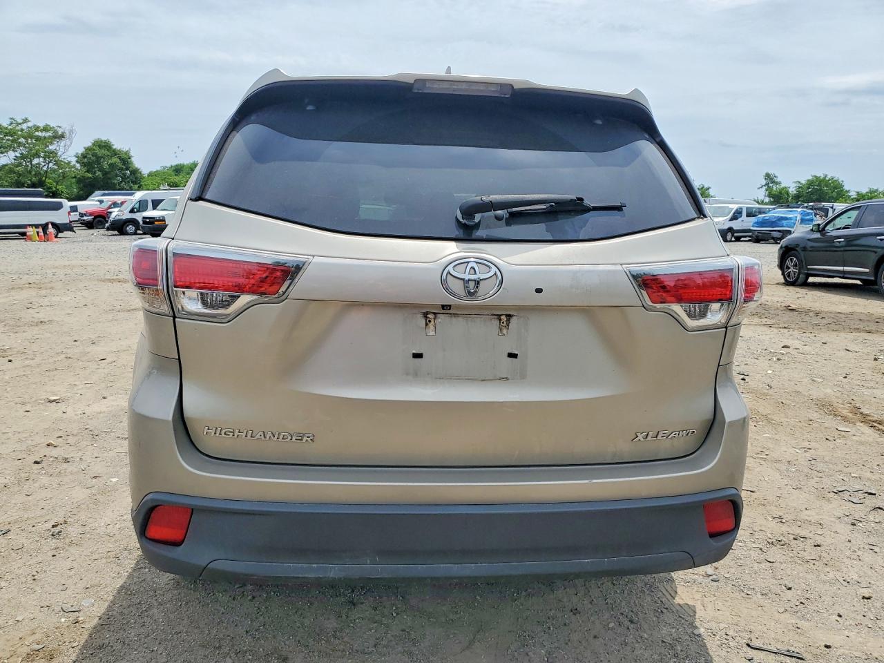 2016 TOYOTA HIGHLANDER
