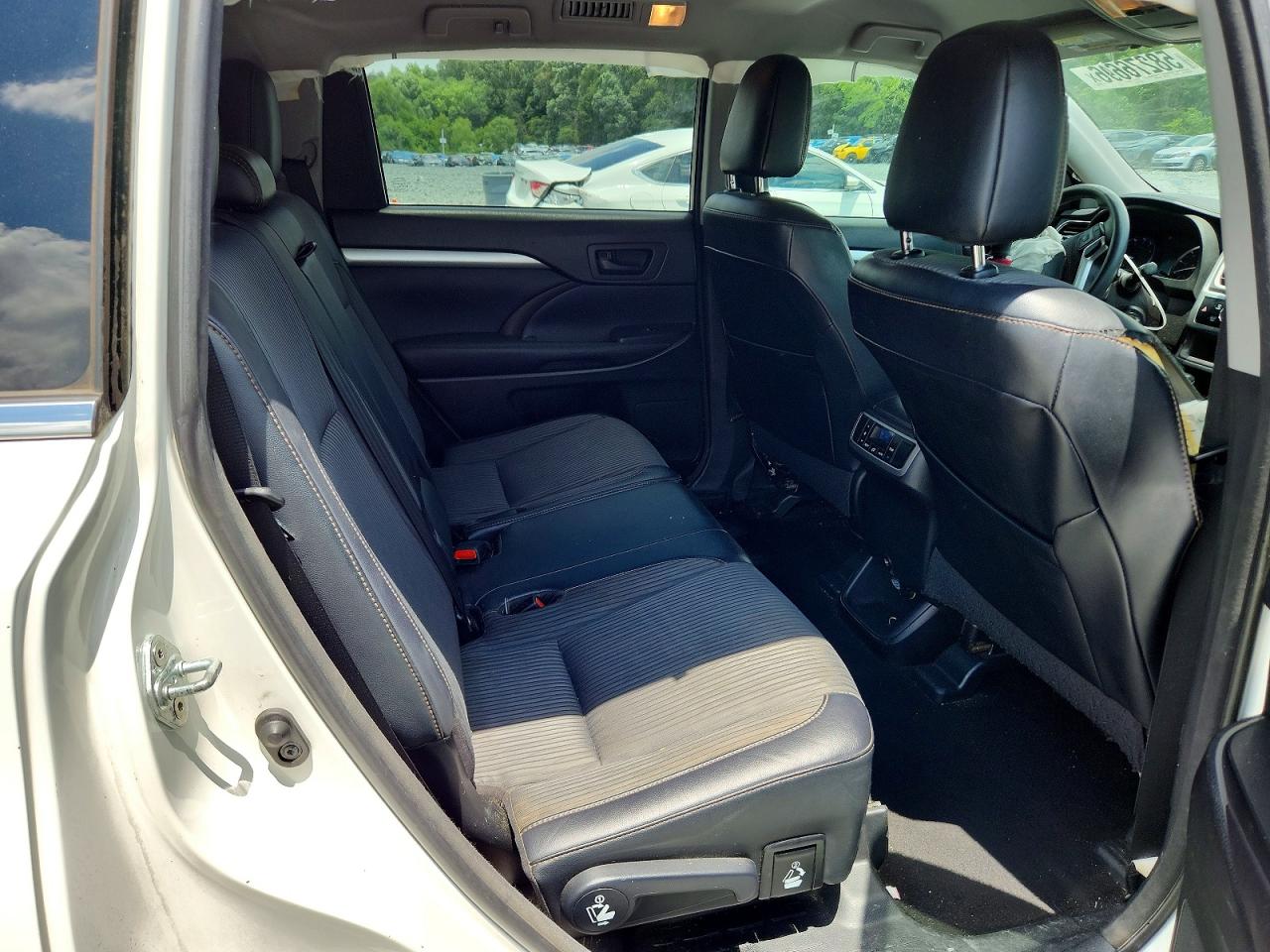 2016 TOYOTA HIGHLANDER