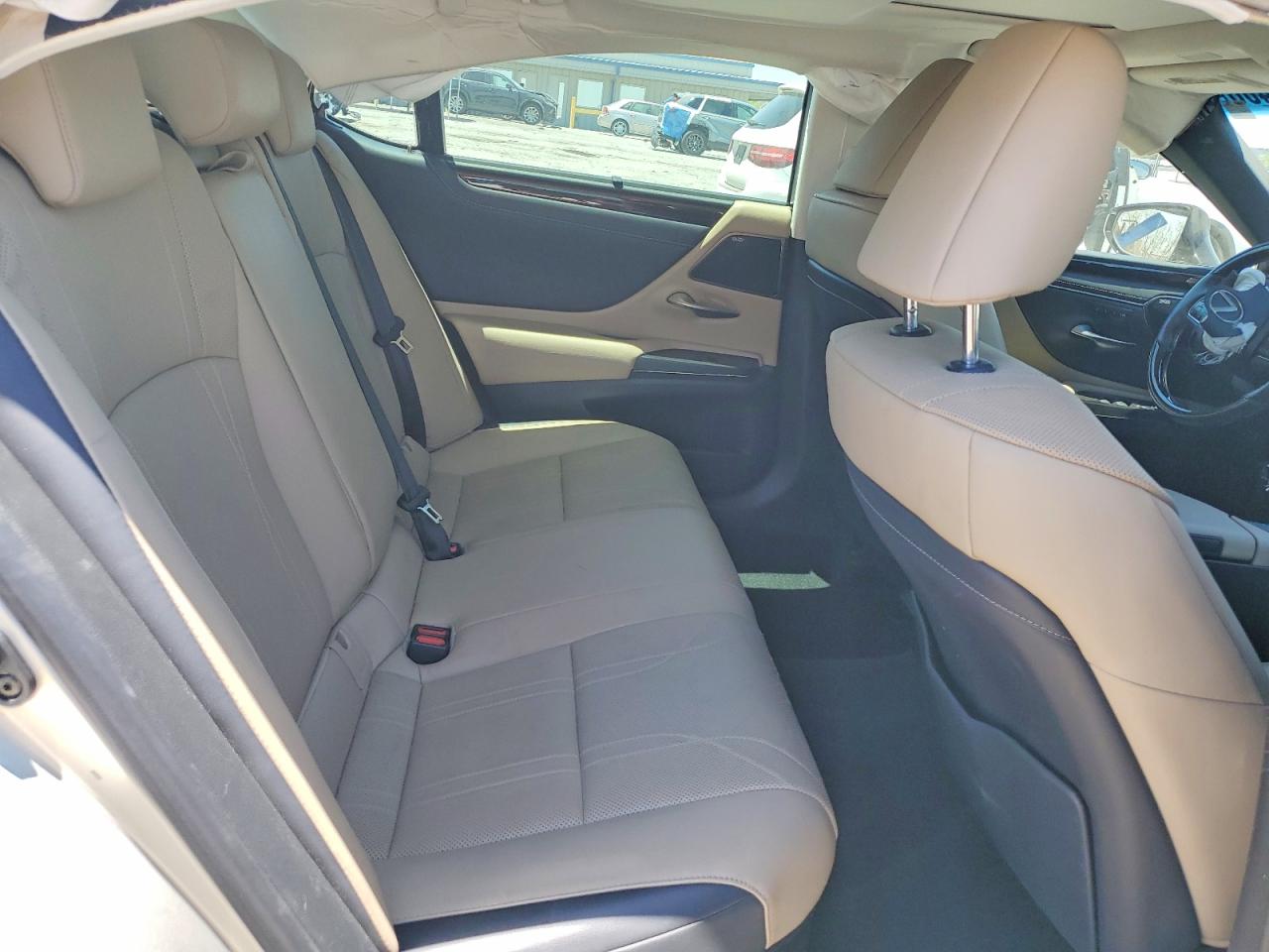 2019 LEXUS ES300