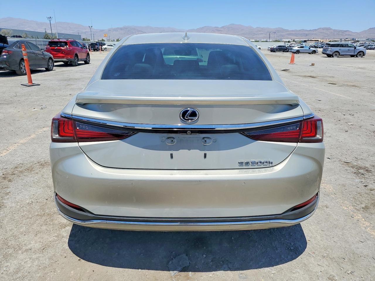 2019 LEXUS ES300