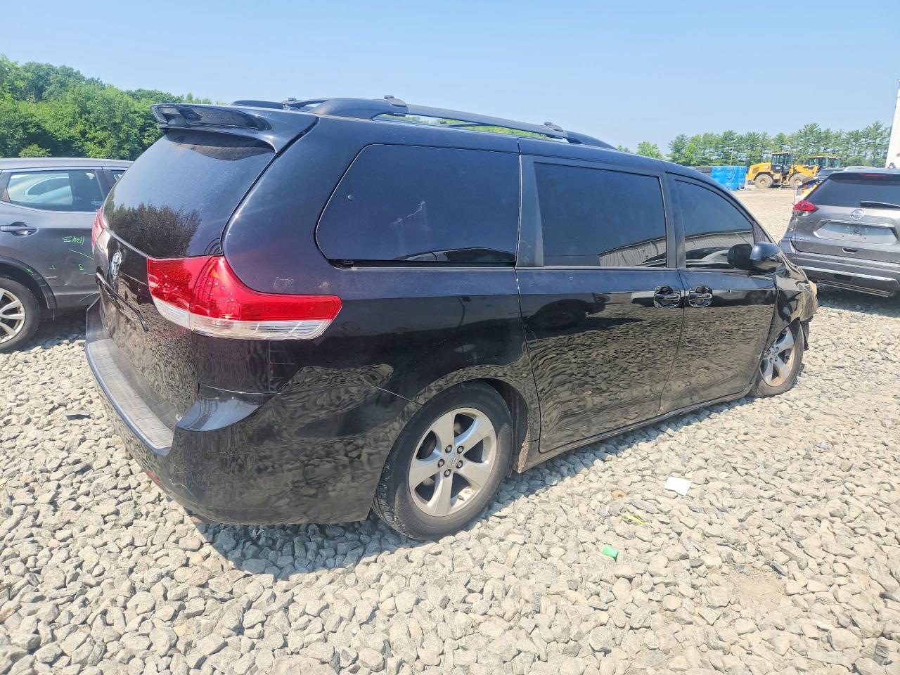 2011 TOYOTA SIENNA