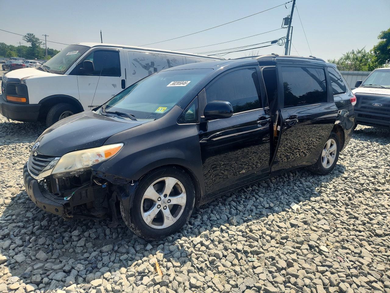 2011 TOYOTA SIENNA