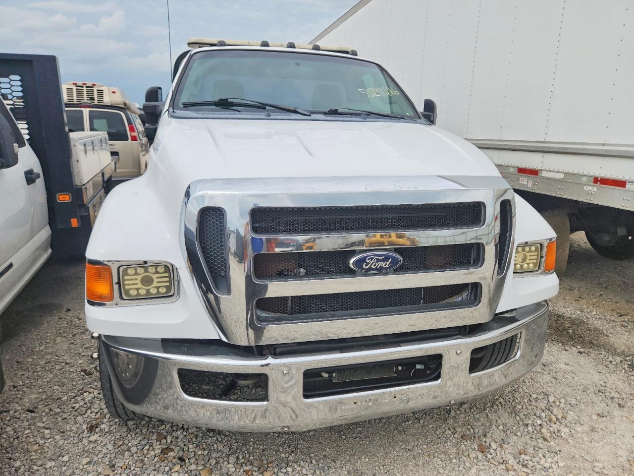 2012 FORD F650