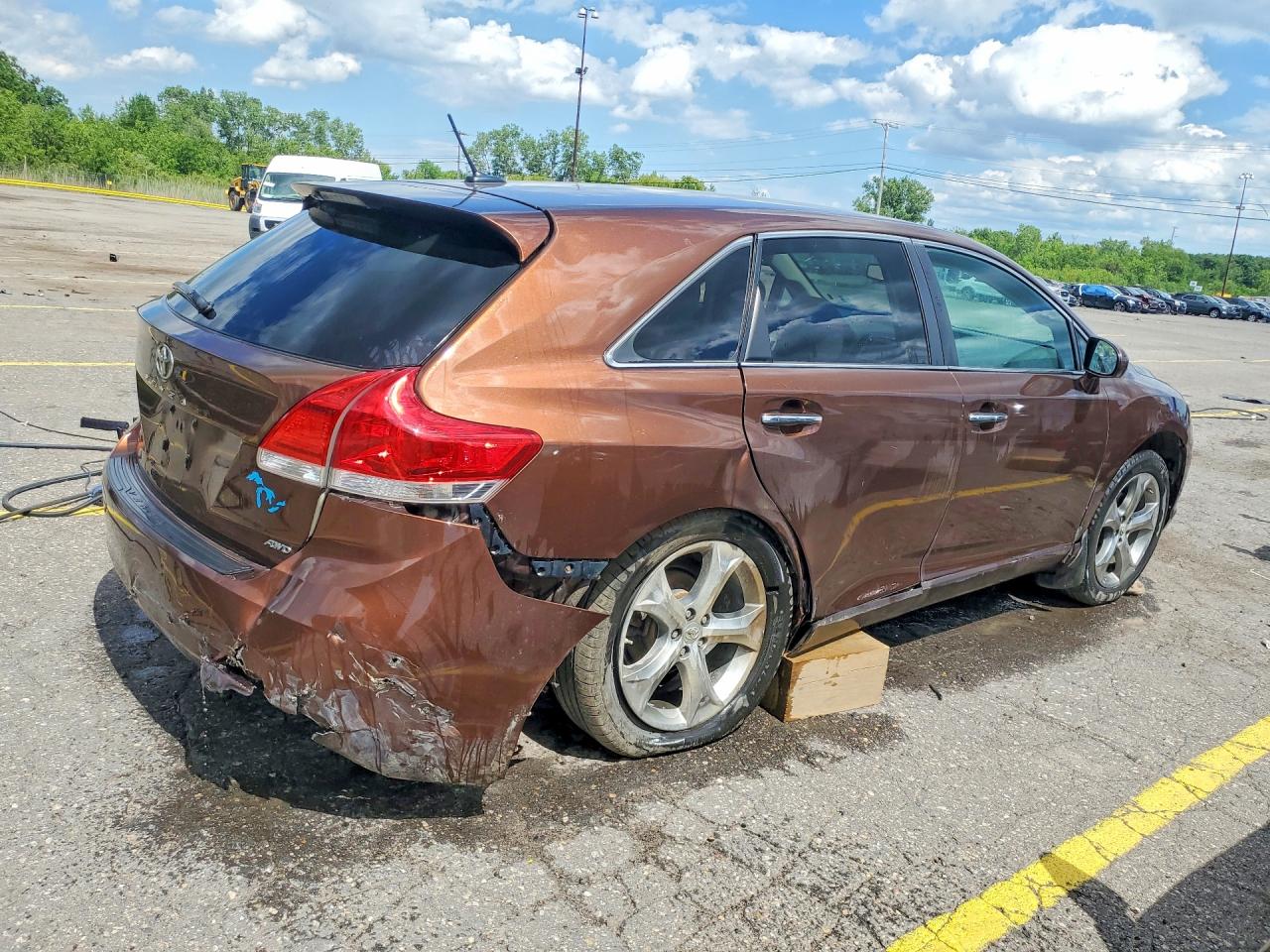 2010 TOYOTA VENZA