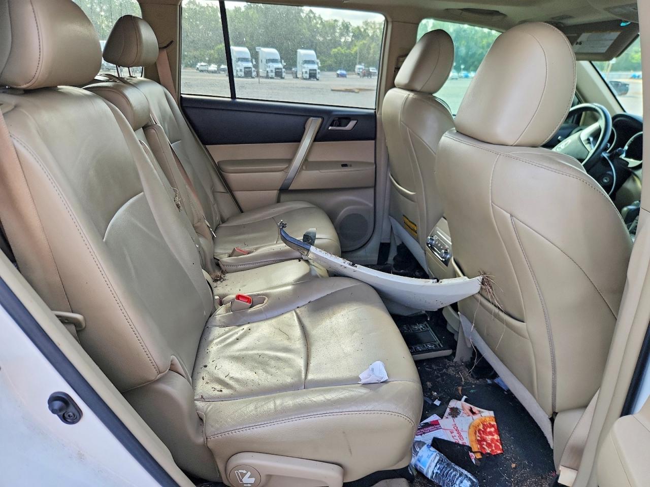 2011 TOYOTA HIGHLANDER