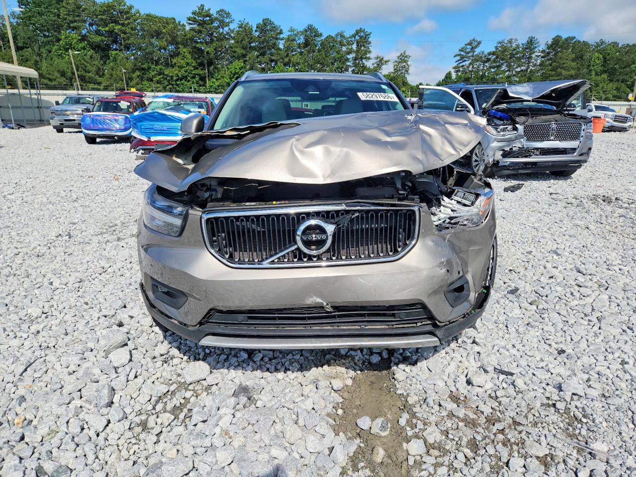 2022 VOLVO XC40