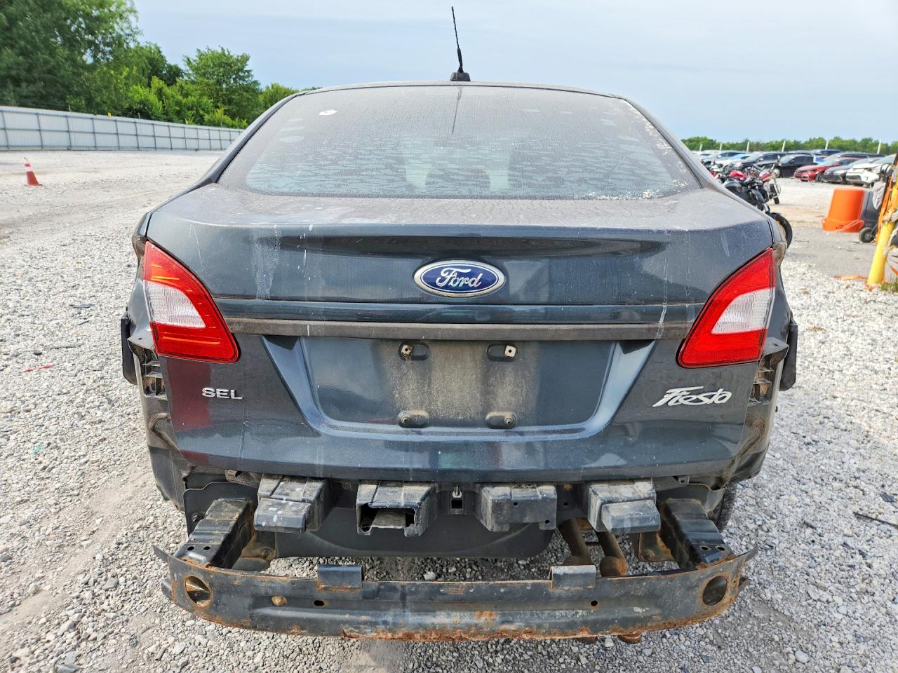 2011 FORD FIESTA
