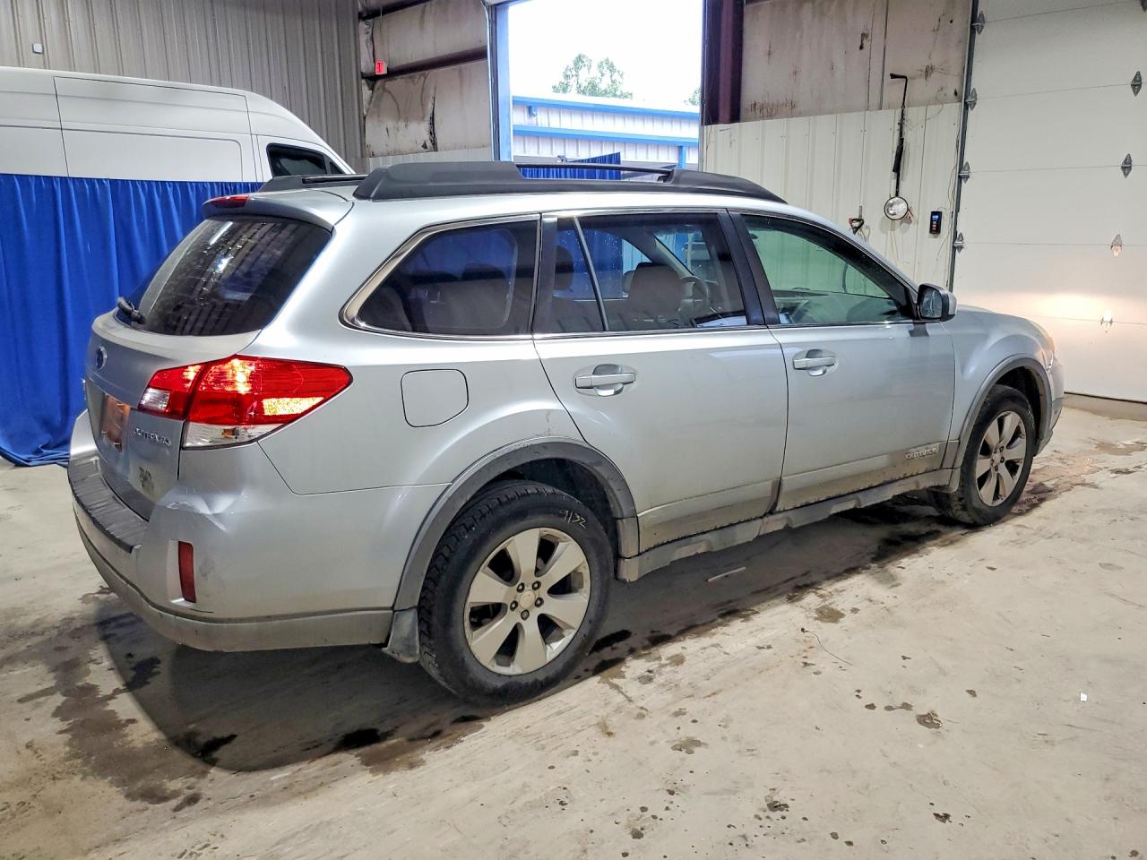 2012 SUBARU OUTBACK