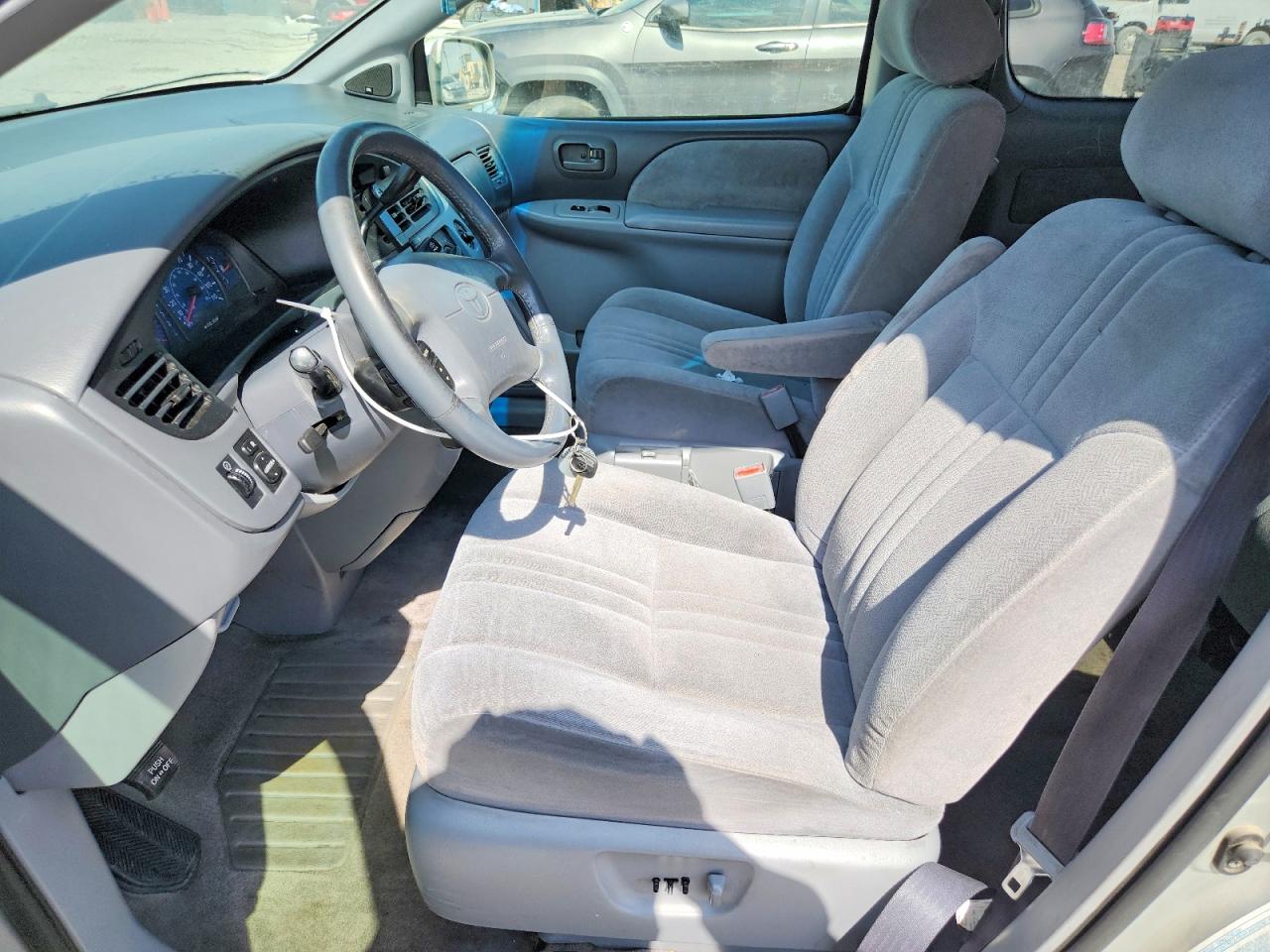 2003 TOYOTA SIENNA