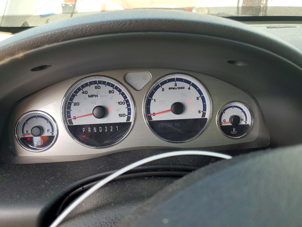 2005 SATURN RELAY