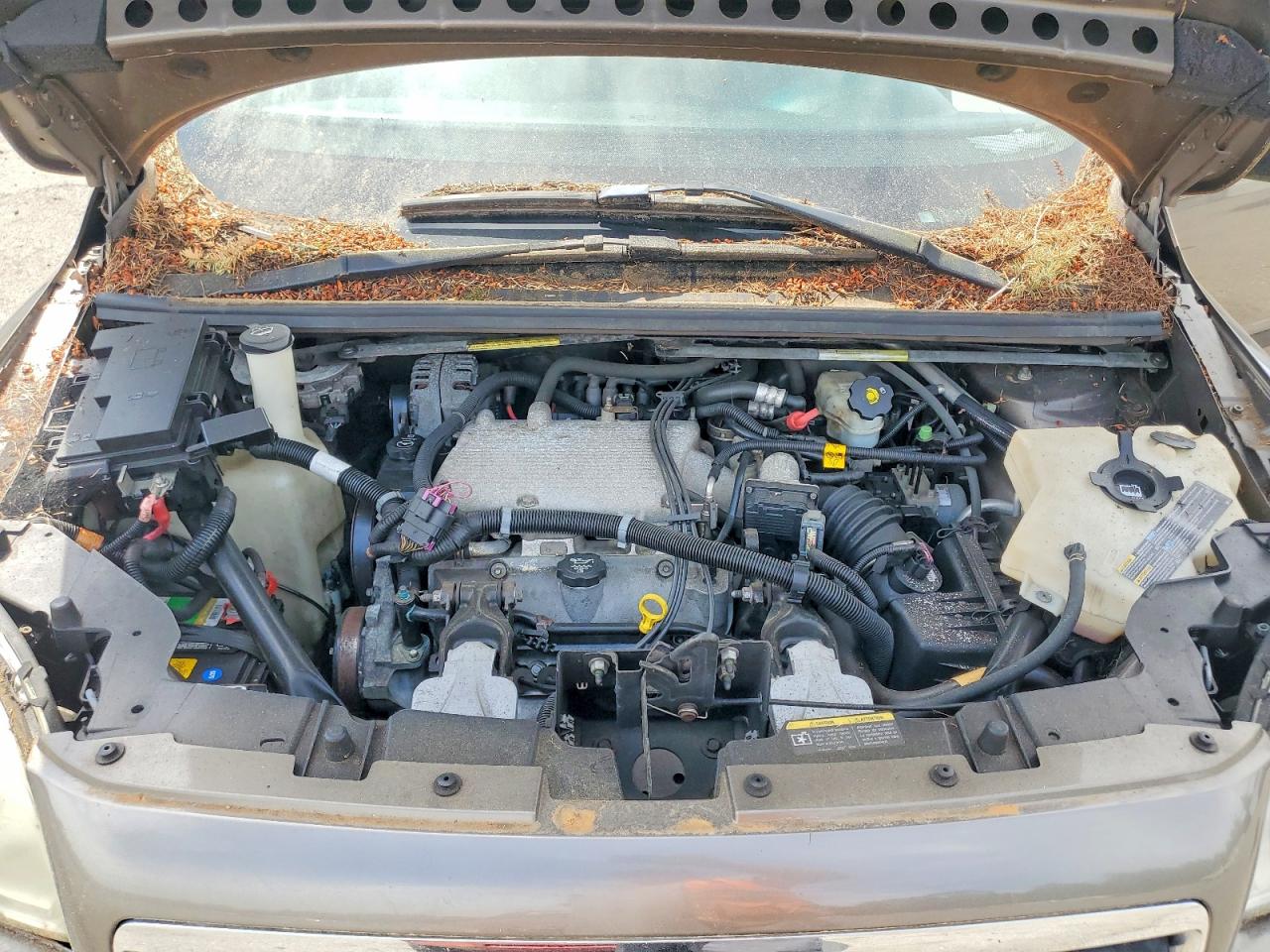2005 SATURN RELAY
