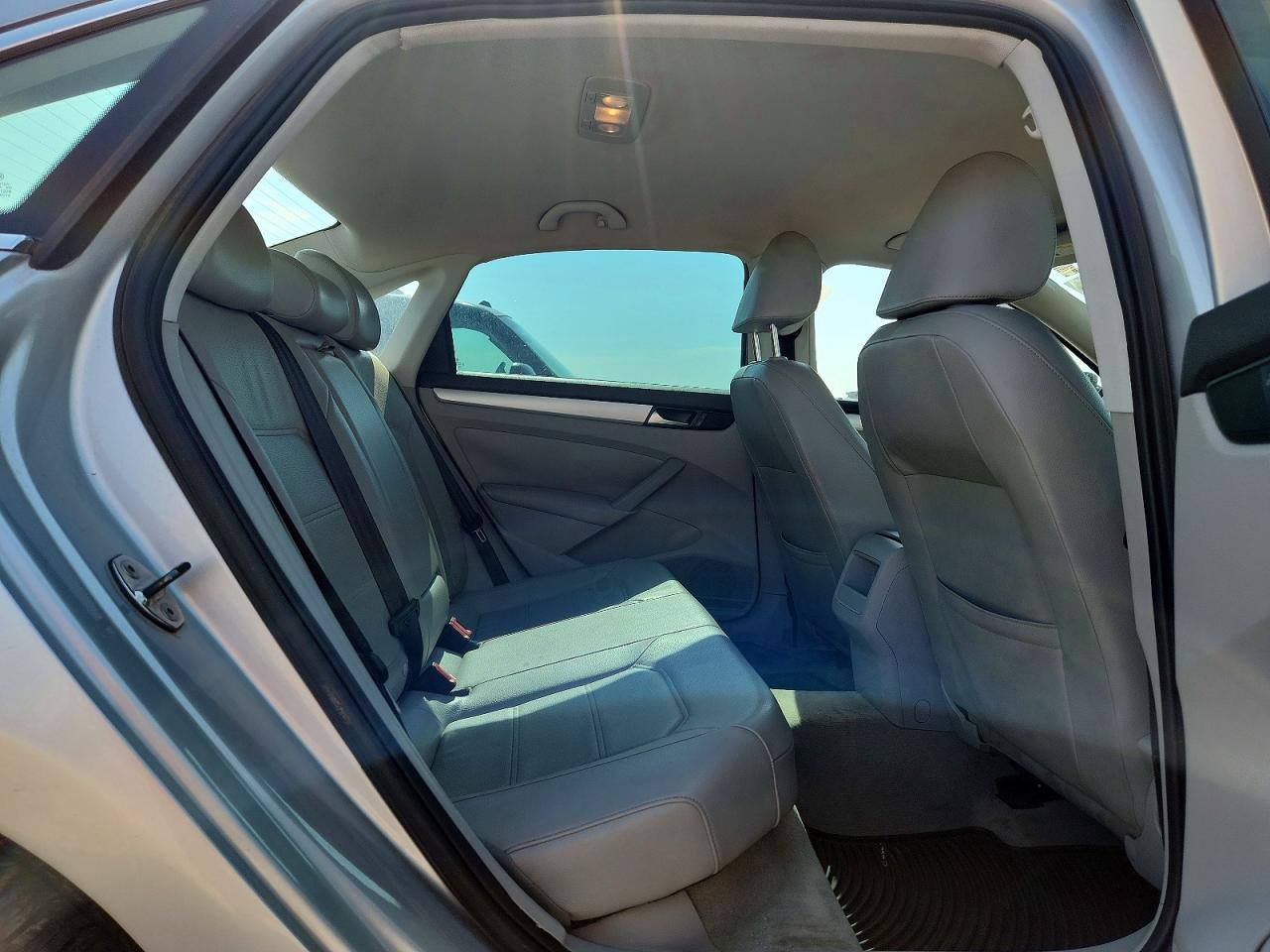 2012 VOLKSWAGEN PASSAT