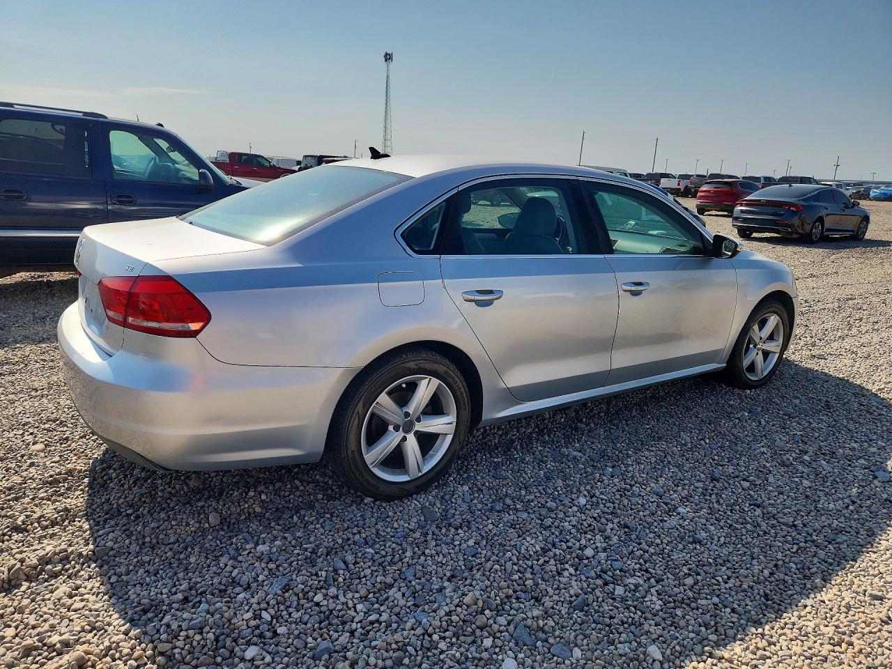 2012 VOLKSWAGEN PASSAT