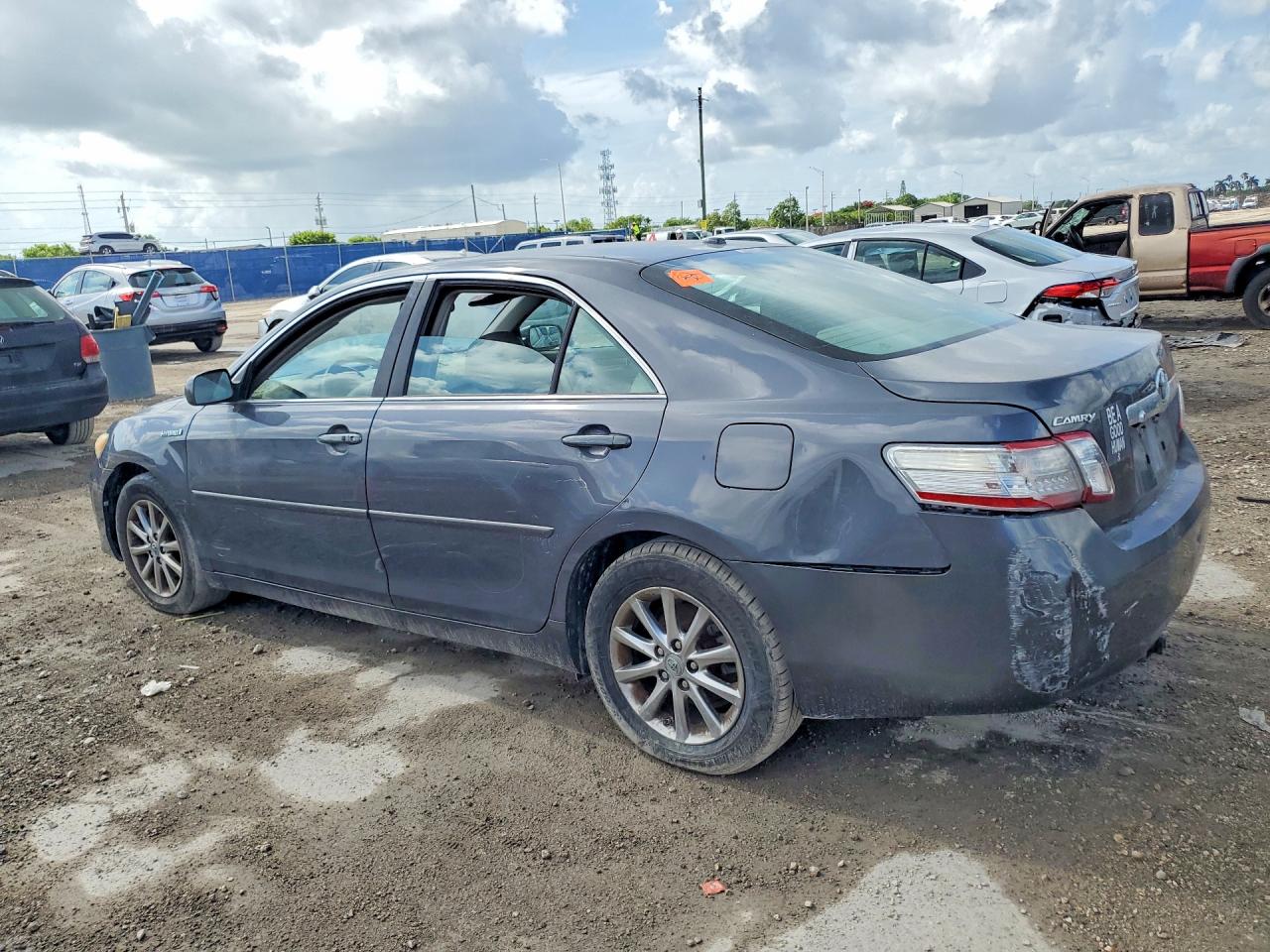 2011 TOYOTA CAMRY