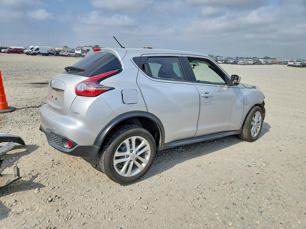 2015 NISSAN JUKE