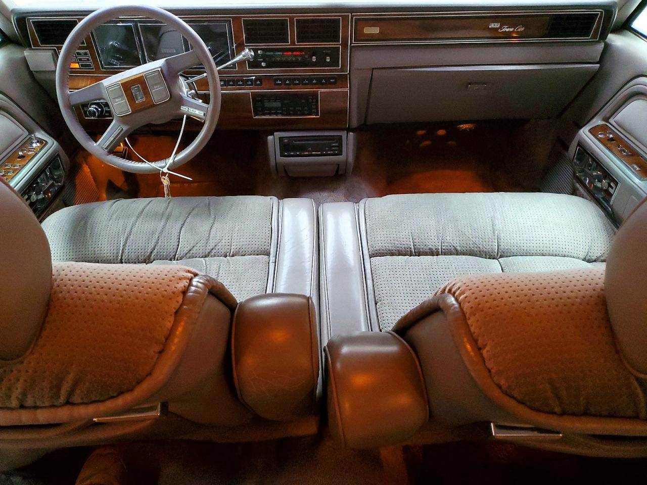 1989 LINCOLN TOWNCAR