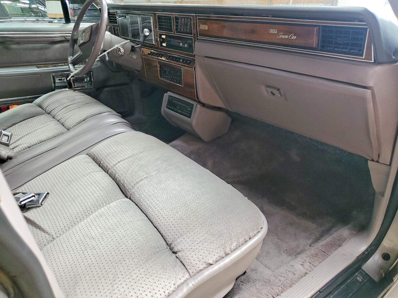 1989 LINCOLN TOWNCAR