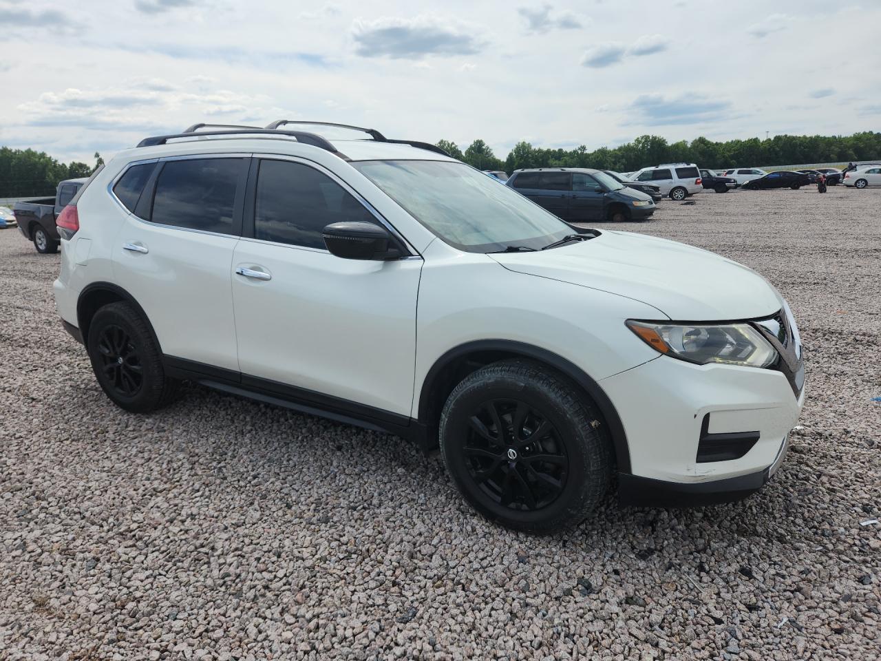 2017 NISSAN ROGUE