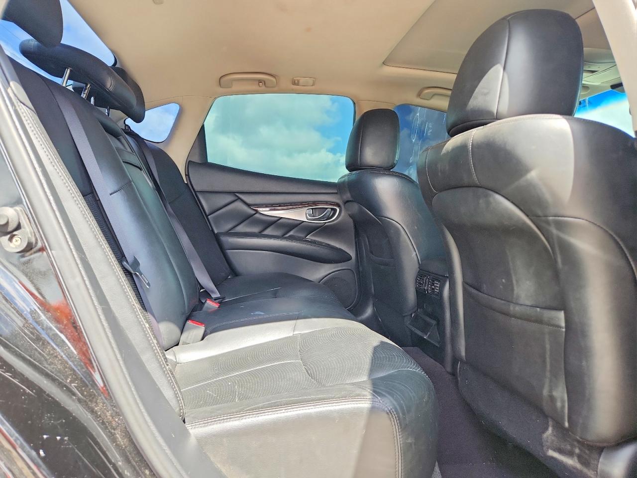 2012 INFINITI M37