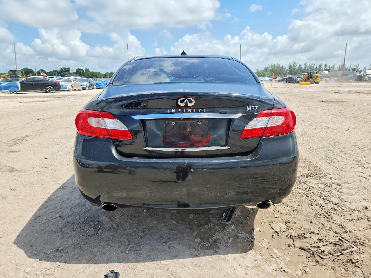 2012 INFINITI M37