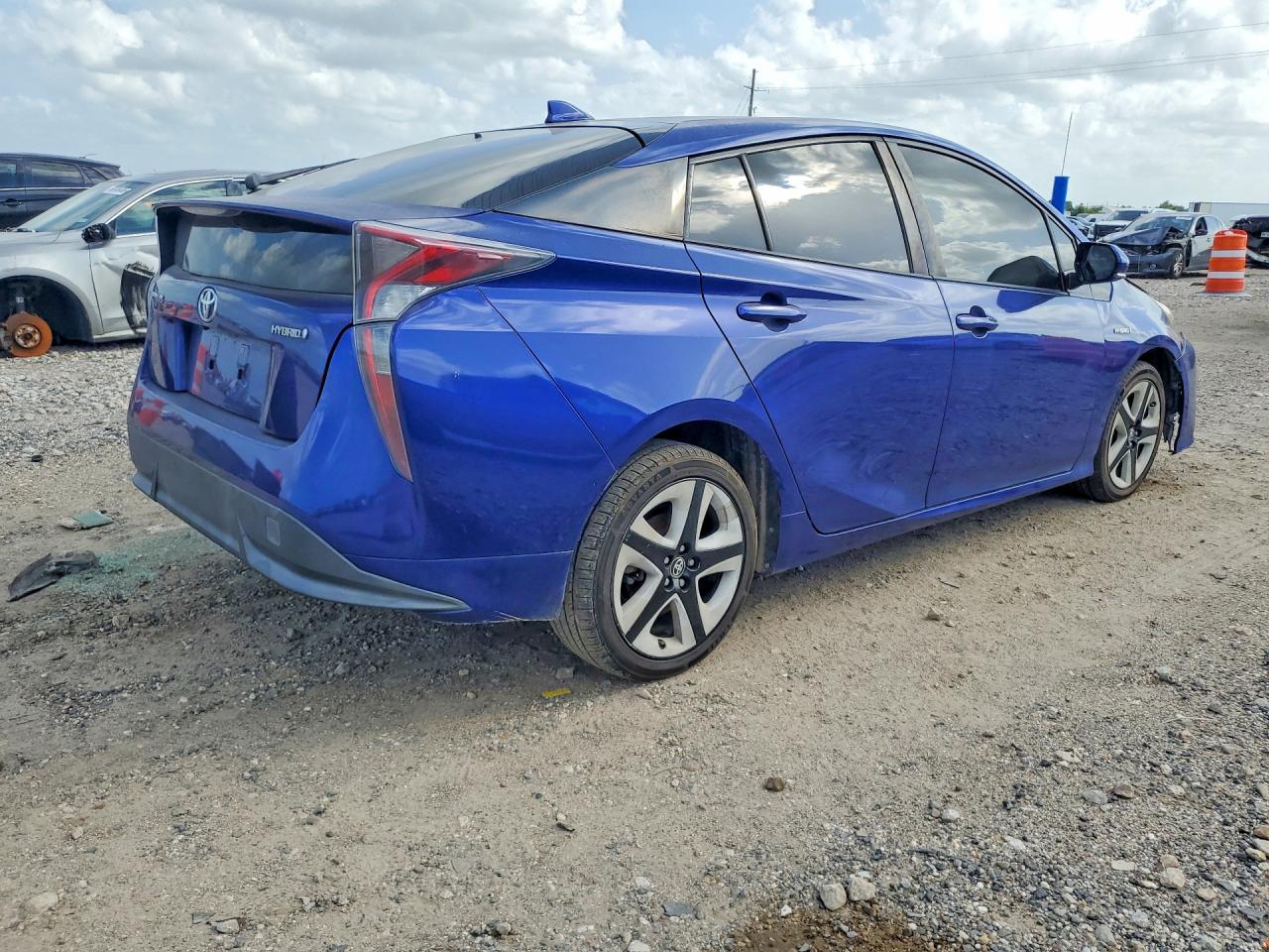2016 TOYOTA PRIUS