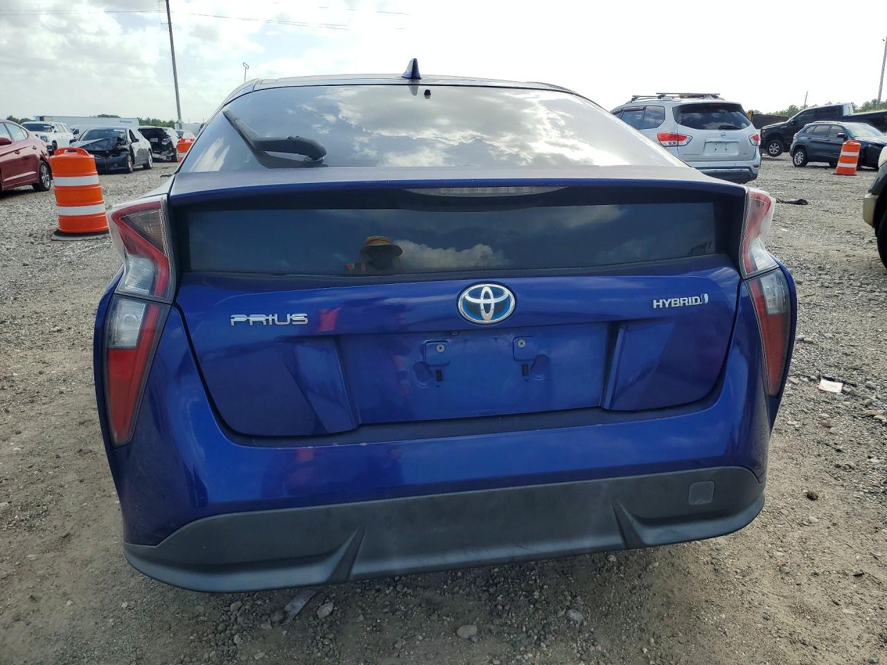 2016 TOYOTA PRIUS