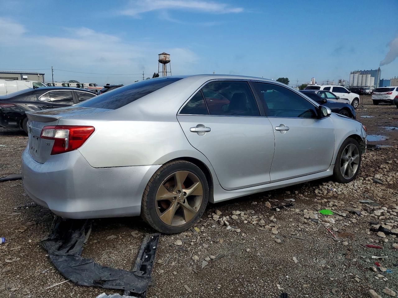 2014 TOYOTA CAMRY