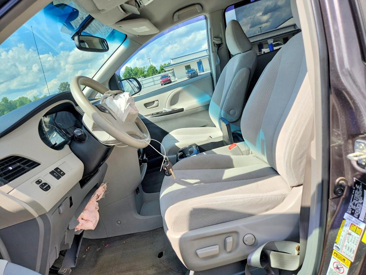 2013 TOYOTA SIENNA
