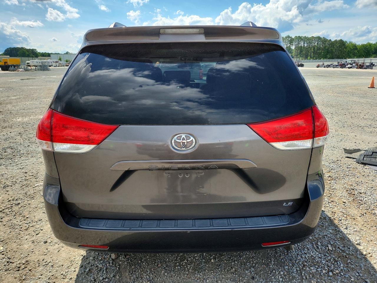 2013 TOYOTA SIENNA