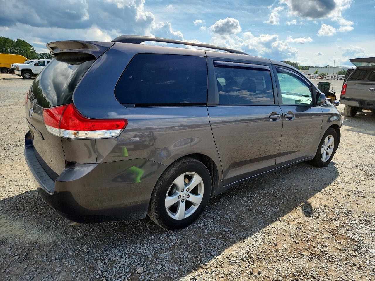 2013 TOYOTA SIENNA
