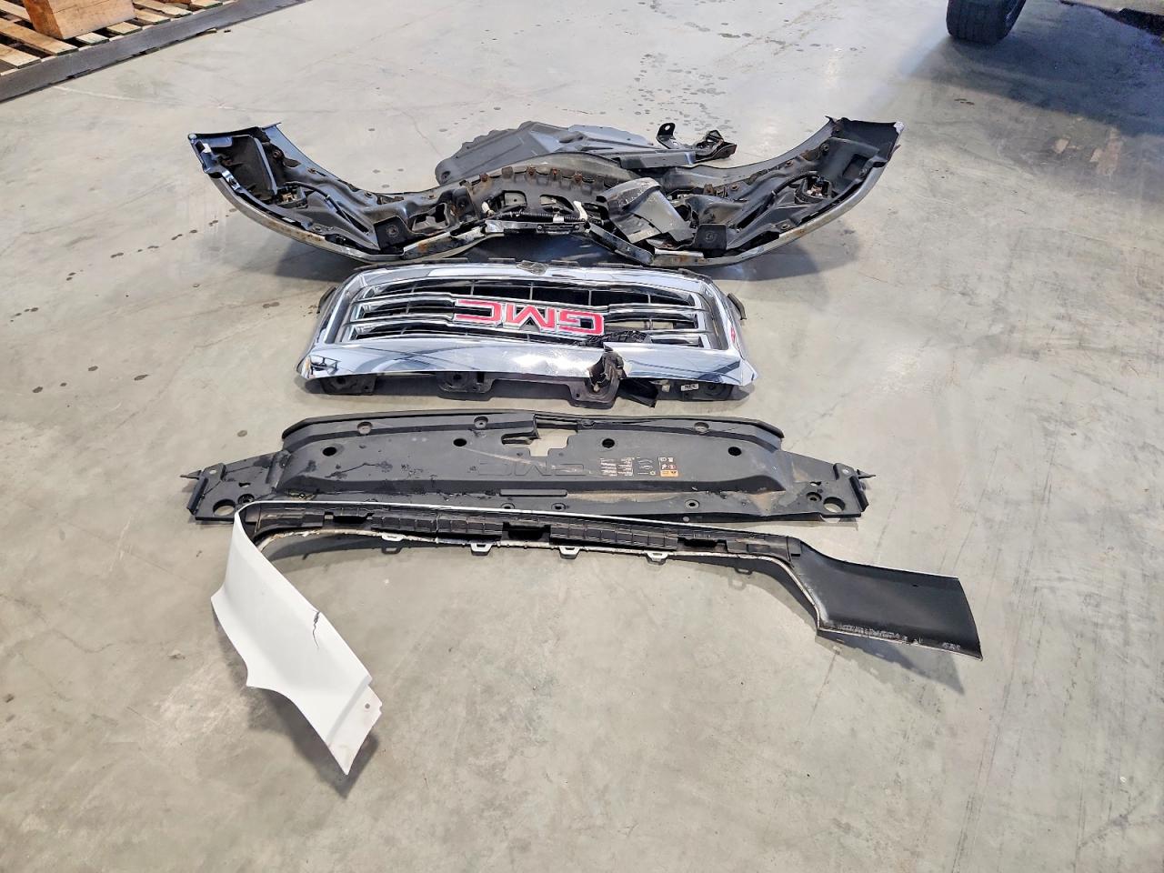 2015 GMC SIERA15004