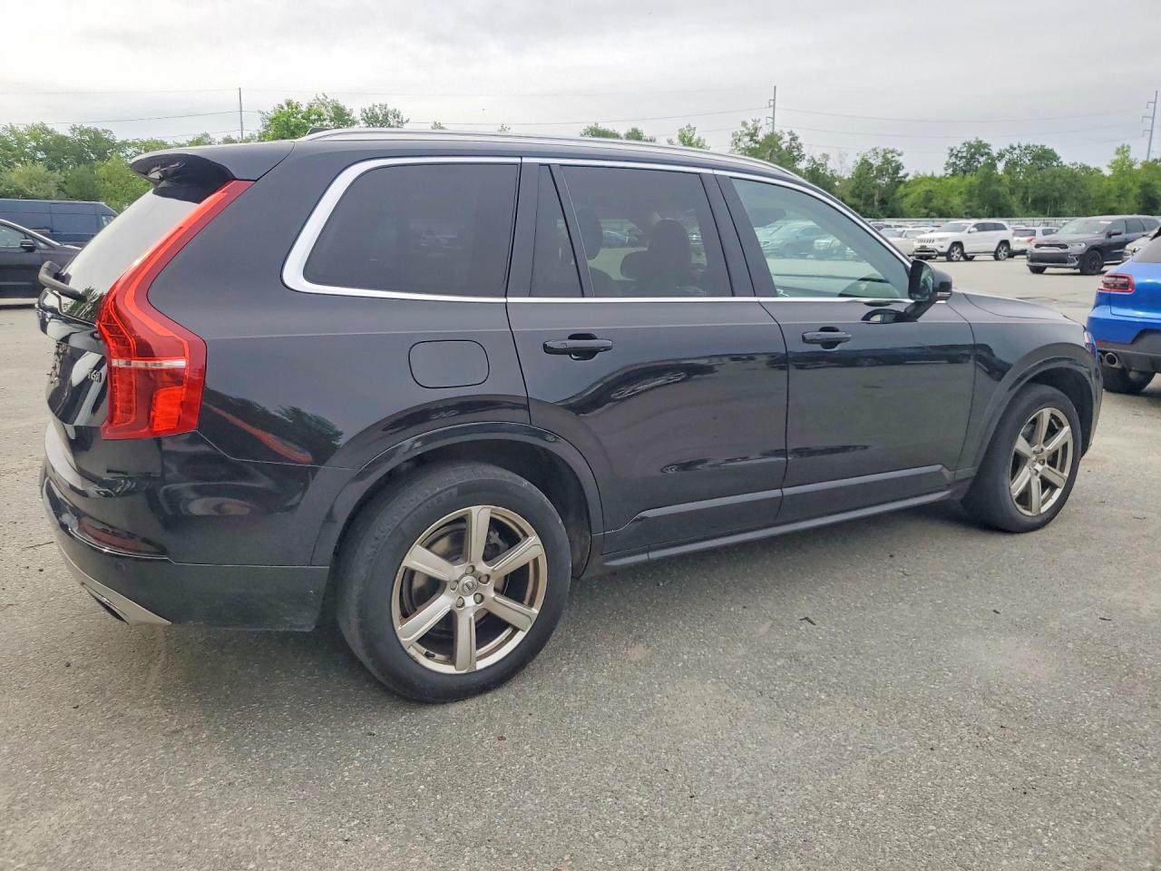 2021 VOLVO XC90
